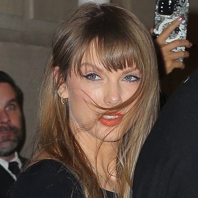 swiftbabylon's profile picture. the life of a showgirl track 11 ⭐️everyone is a star track 6