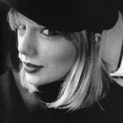 lizzietsgilmore's profile picture. the life of a showgirl