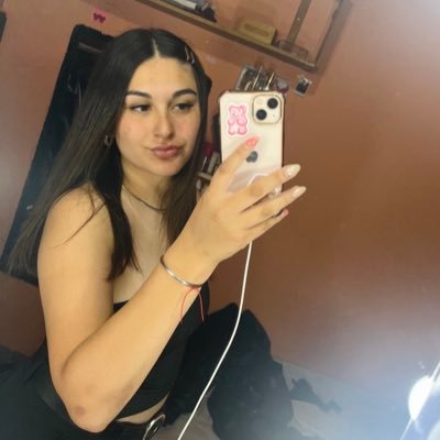 Mela_mosman's profile picture. 21🦋