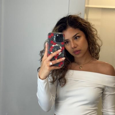 NoraaaVargas's profile picture. legal baddie