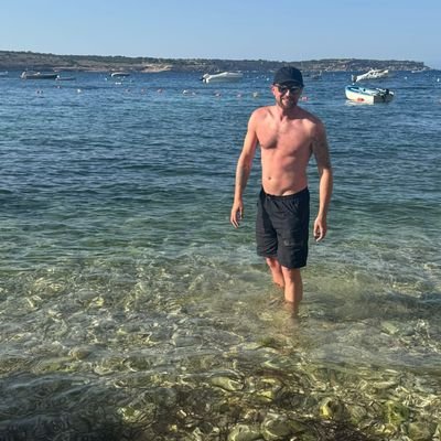 mercian_tom6694's profile picture. Former British Army sniper🇬🇧, now HGV pilot. Father of 4, husband, aspiring goat owner 🐐.