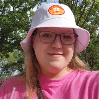 CaitlinNelson05's profile picture. she/her // mke 💚