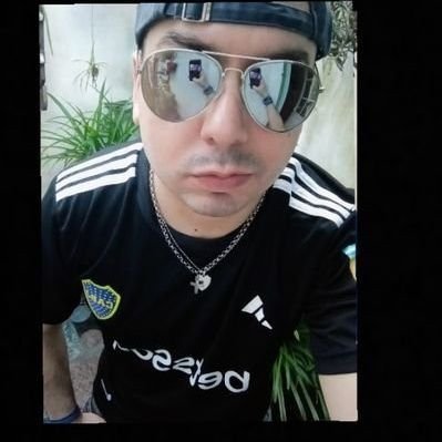 NikolascC's profile picture. Porque puedo olvidarme
hasta de mi color favorito
pero de esos hermosos ojos nunca A