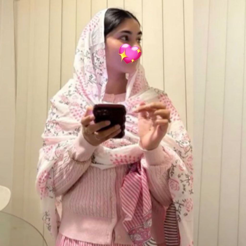 ima_roopi's profile picture. Me thoughts, stirred up by someone I lost for good over some daft ego, but truth is, he never really left me.