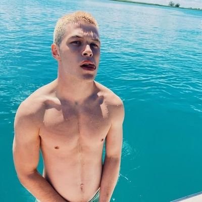 y2ky2ky's profile picture. 