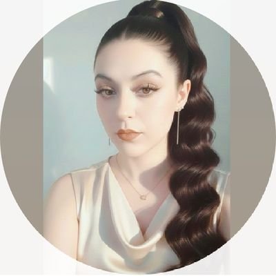 Mervecakiroglu0's profile picture. @guneslolan