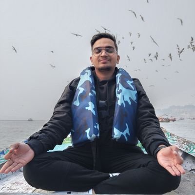 thisisharshyup's profile picture. Tweets about books, start-ups, economics.