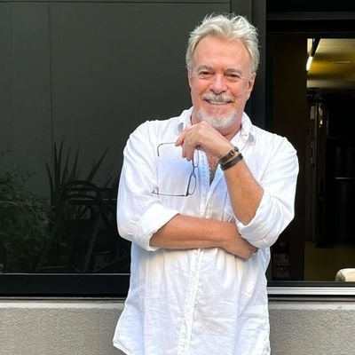 Gonzleznzo's profile picture. Vivir con sencillez, amar profundamente y reír siempre.

🐶 Papá perruno | Optimista | Encontrando alegría en los pequeños momentos.

✨ Una buena sonrisa a la v