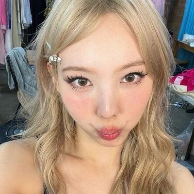volkomn's profile picture. ㅤ✩‧₊˚  ㅤ#사나  & #다현 collectorㅤ