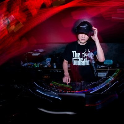 DJ_RYOKAKU's profile picture. 道頓堀FUNKイベントプロデュース。 出演依頼📩 各企画に合わせたイベント制作👌 飲食店、祭り、保育園お遊戯などなど機材持ち込みでの対応できます。 奈良盛り上げ企画大歓迎。銭湯、歴史、廃墟、昭和、アウトドア、キャンプ◎愛犬ビーグル プチ🐶各SNS↓リンクにて飛べます！