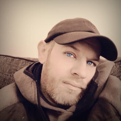 Onlyfoolsback's profile picture. life’s a gamble end of story @wrexham_Afc 🏴󠁧󠁢󠁷󠁬󠁳󠁿 @ManUtd horse racing 🏇 snooker 🎱