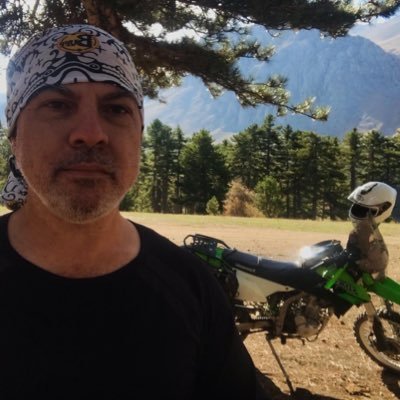 selonizm's profile picture. Egeli 🌿⛵️ müzik sever 🎧 motosiklet sever 🏍 gezmeyi sever 🌏