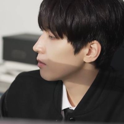 wouwnoo's profile picture. 🦑— MW|﹙1996﹚SEVENTEEN's GAM3BO1, 𝙒𝙤𝙣𝙬𝙤𝙤 𝒹𝑒 𝙅𝙚𝙤𝙣. On military service.