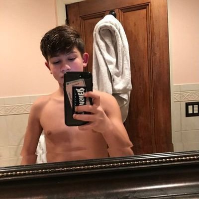 MurphyElis75640's profile picture. DM https://t.co/eFxLWkZVTc to purchase files