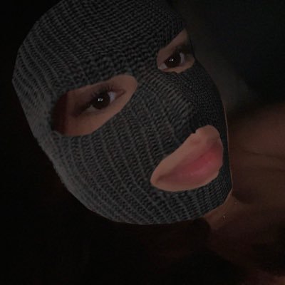 isafadamontana's profile picture. por céus e mares eu andei