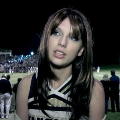 swiftrussells's profile picture. rare as the feathers on my dash from a phoenix