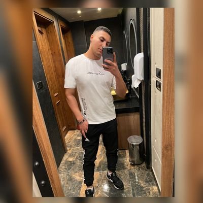 __el3nany's profile picture. https://t.co/Iyp7jPyFR5🖤نعوذ بك من التدين السطحي، وتوهم الإلتزام والظن بأننا مُهتدون * accountant* ZSC🏹🇦🇹*