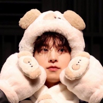 hyunehans's profile picture. ✧･ﾟ—@stray_kids °• 평테이 • ⋆ ˚ 가관즈 🐰🐶 • 8 is fate.