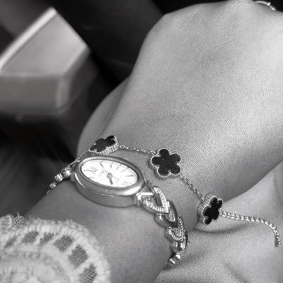 PrettySsatou's profile picture. Étudiante en licence communication @CESTIDAKAR | 𝓞𝓫𝓼𝓮𝓼𝓼𝓮𝓭 𝔀𝓲𝓽𝓱 𝓫𝓸𝓸𝓴𝓼 📚| 𝓟𝓪𝓼𝓼𝓲𝓸𝓷𝓪𝓽𝓮 𝓪𝓫𝓸𝓾𝓽 𝓽𝓱𝓮 𝓔𝓷𝓰𝓵𝓲𝓼𝓱 𝓵𝓪𝓷𝓰𝓾𝓪𝓰𝓮