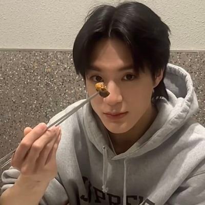 mellowririn_'s profile picture. 𓈒 ֯  (KR-JP) ＊✿𓈒𓂂 大学生- JBNU 교환학생 𓏻 🌸 ᱸꪔ̤̥ 토픽 6급 합격/ N3 合格  next : 연세대 🇰🇷📍 ㅡ Full-time korean tutor DM 📩　리뷰♡ #tutorwithALiz˚𓈒𓂂🎀 ✉️ 𐙚 ㅡ ❅