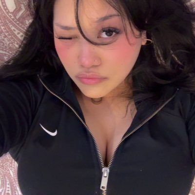 turgloo's profile picture. eldest immigrant daughter but wishing i was a princess