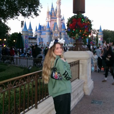 neverbesarah's profile picture. lover of miley cyrus ✨