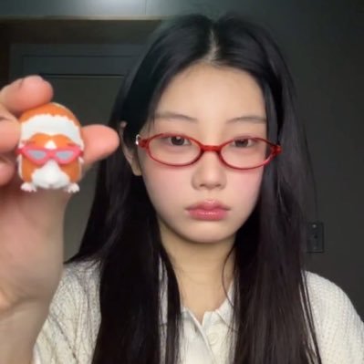 liylivu's profile picture. 22살이 앞가림을 어케하는데