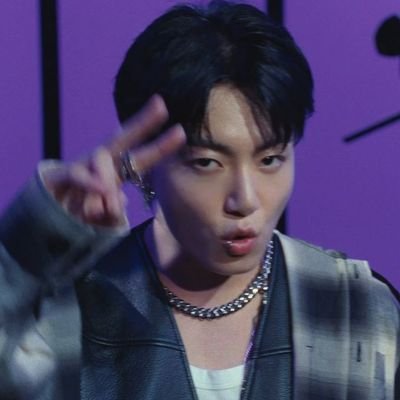 Sevleneee's profile picture. 'BTS this BTS that' stfu man!