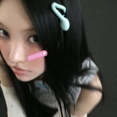 _femmexfatale_'s profile picture. tired