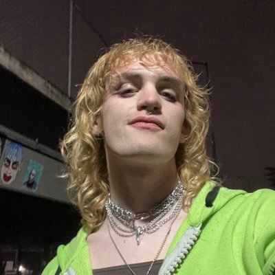 lucypawzz's profile picture. PINK GIRL FOREVER || 💚💞🥶⛅️ || musician and photographer || she/her