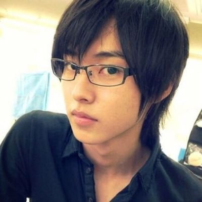 heeccunt's profile picture. words are bullets, everyone's a sniper in disguise