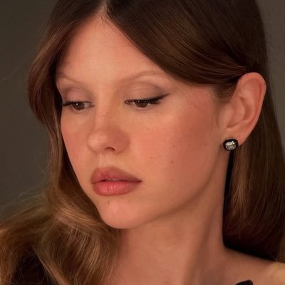 wavemillennium's profile picture. knife under my pillow