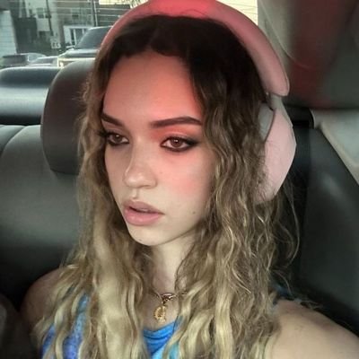 lovethve's profile picture. 