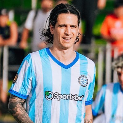 santigrizas19's profile picture. ”Lo único que siempre me mantuvo al margen de la frustración fue River” - Streamer partner en Kick 🟢🎙️⚽️❤️🐓/// 📩👉🏽santiagogrizas@hotmail.com