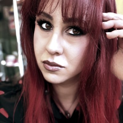 redlipstick2117's profile picture. Continuamente in corso d’opera.#QualcosadInciso #ScriviloSeNonPuoiDirlo #SilenzioCheResta #animacannella di @fairydellaluna- (💜👵🏼)