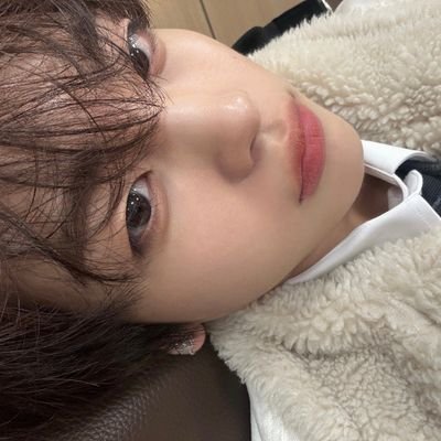 shj___E's profile picture. 