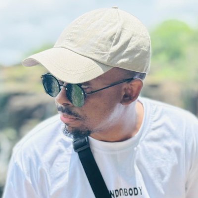 jume__'s profile picture. i write code sometimes 👨🏽‍💻