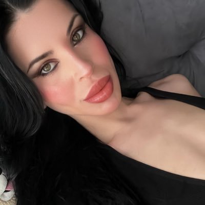 ElifYakupoglu_'s profile picture. 