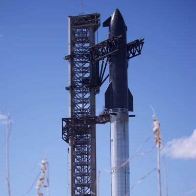 HalcyonHypnotic's profile picture. UAH ‘29 | Aerospace Engineering | 💙 |Volleyball fanatic | Noob photographer | Je parle un peu français | “The best way to predict the future is to create it”