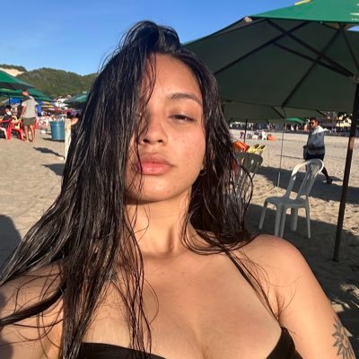 ddinizera's profile picture. eu só reclamo e falo merda