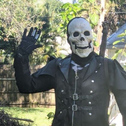 RusaiX's profile picture. Hi, I'm the FoamSwordsMan. I make and sell foam swords.
I like making foam swords and hitting people with them.