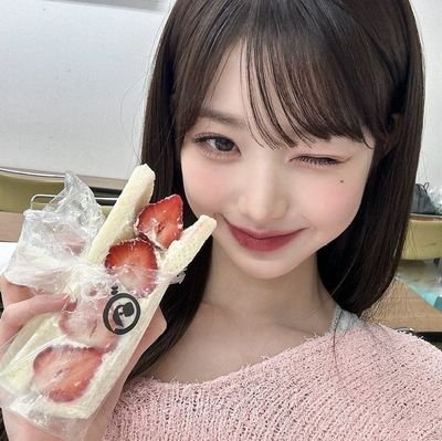 ellazerokcals's profile picture. 