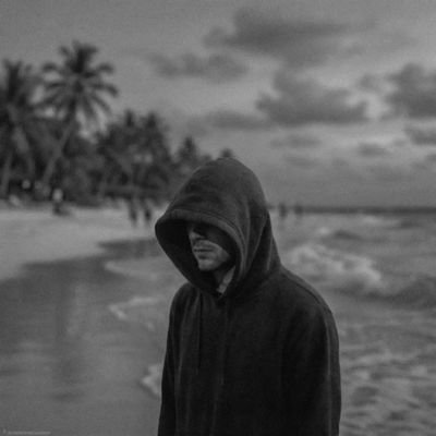 Sunthar_16's profile picture. Thoughts too loud for silence.