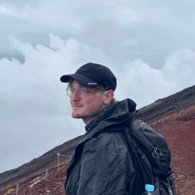 Enzof_ui's profile picture. UX UI Designer based in 🇫🇷 • Expert Framer on a template building journey