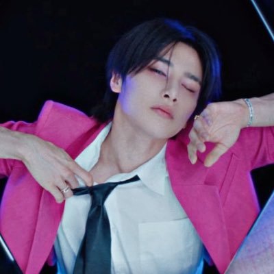 Mythlixx's profile picture. Skzpalooza🔥‼️ he/them , 18, 07 liner, filo