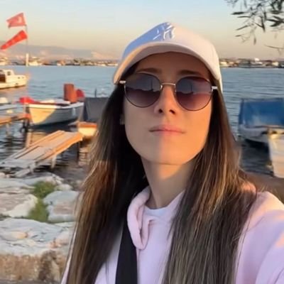 bbusss34's profile picture. Yaşıyoruz işte