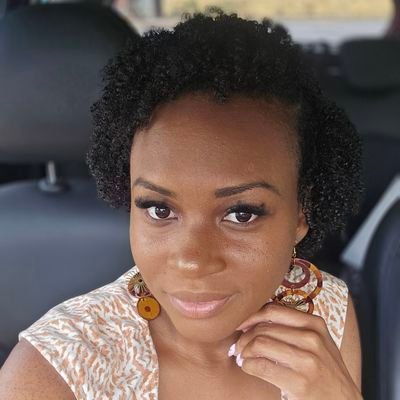 MariefHull's profile picture. ⚠️💭| Web Content Specialist| Journalist |#Nailaddict @prettybusinesst 💅  Fragrance 🌸 @houseofcousinstt