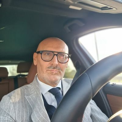 FrancoCastelve's profile picture. 🇮🇹Dottore Commercialista ed Esperto Contabile in Brescia. L'abito non fa il monaco, mi incazzo facilmente. #anticomunista #silvioberlusconiairport