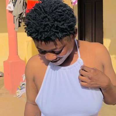 ObenDina25112's profile picture. 