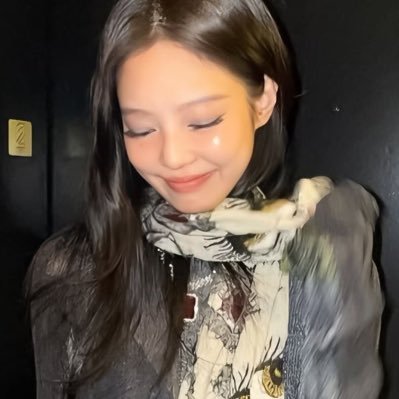 lalisasproperty's profile picture. fan account